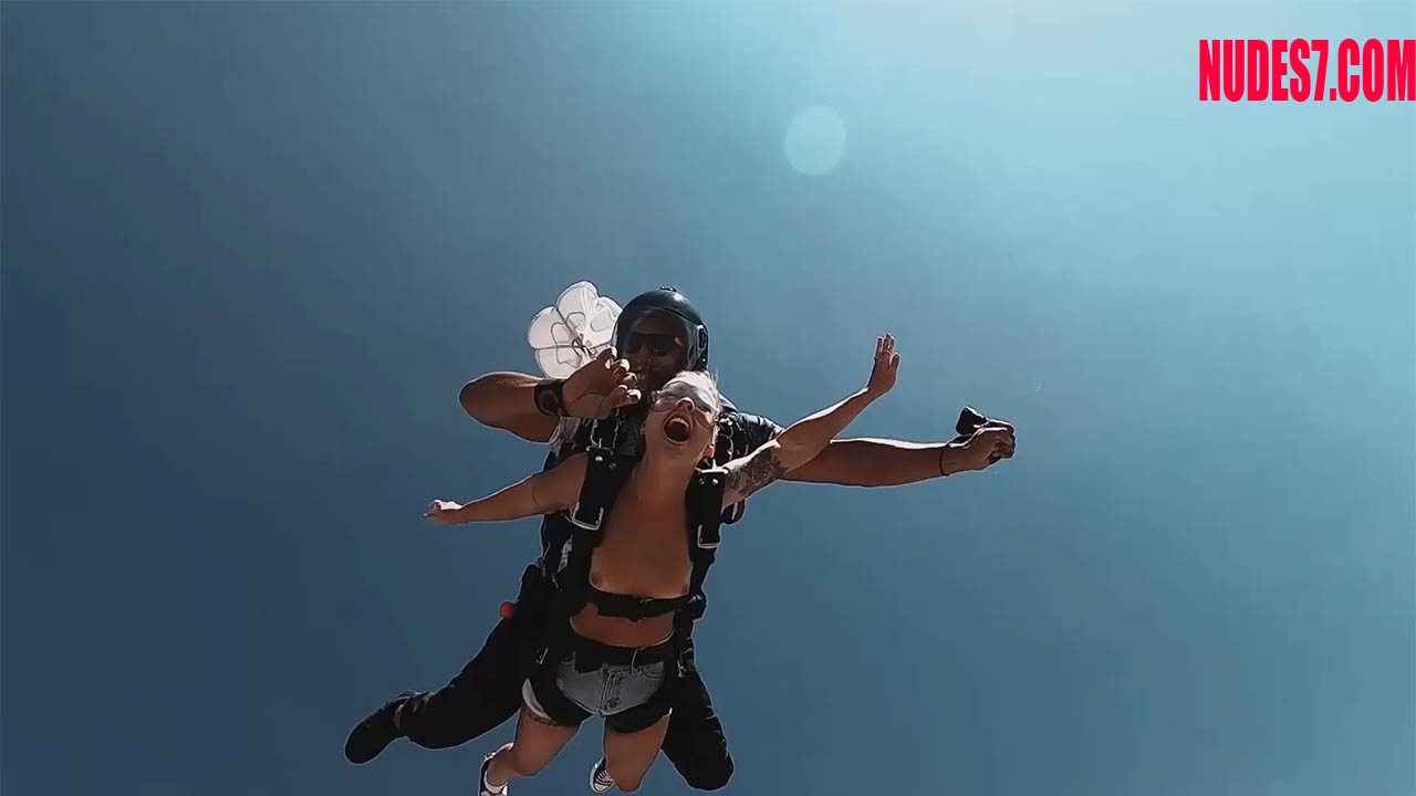 Summer Soderstrom Onlyfans Nude Skydiving Video 
